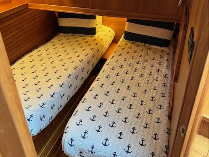 Andante III Yacht Photos Pics Twin beds with anchor-patterned bedding in 2017 Sabre 45 Salon Express cabin.