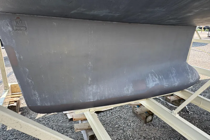  Yacht Photos Pics 2007 Beneteau Oceanis Clipper 373 keel on dry dock, showing hull details.