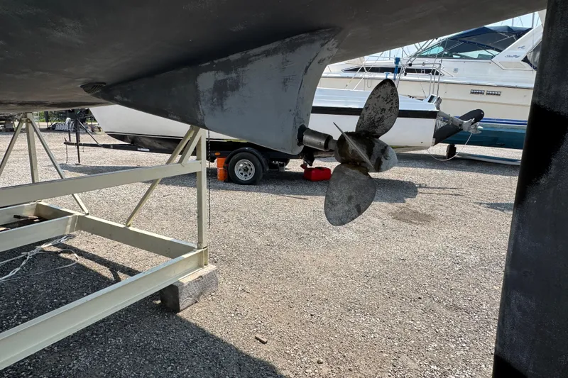  Yacht Photos Pics Propeller of 2007 Beneteau Oceanis Clipper 373 sailboat on dry dock.