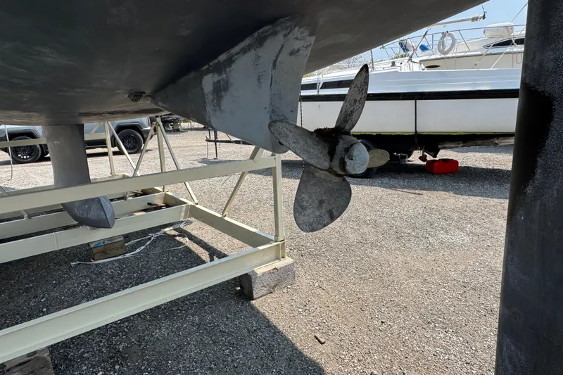  Yacht Photos Pics Propeller of 2007 Beneteau Oceanis Clipper 373 sailboat on dry dock.