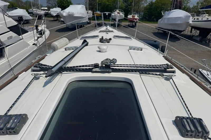  Yacht Photos Pics 2007 Beneteau Oceanis Clipper 373 sailboat deck with rigging and equipment.