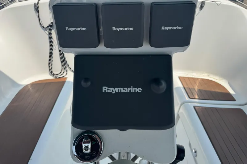  Yacht Photos Pics Raymarine navigation equipment on 2007 Beneteau Oceanis Clipper 373 yacht.