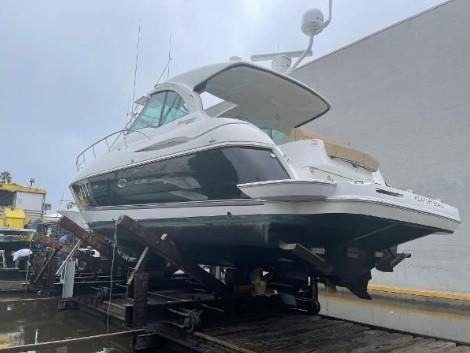 2014-43-cruisers-yachts-430-sport-coupe