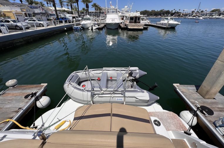 2014-43-cruisers-yachts-430-sport-coupe