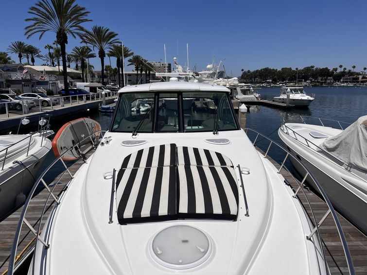 2014-43-cruisers-yachts-430-sport-coupe