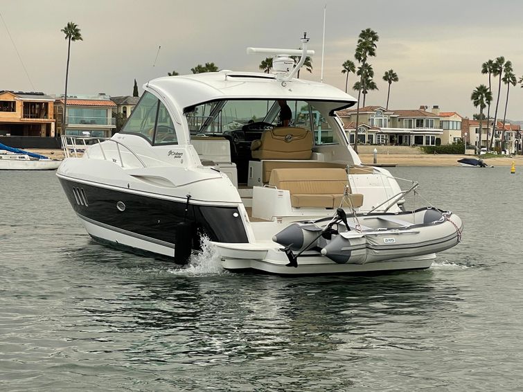 2014-43-cruisers-yachts-430-sport-coupe
