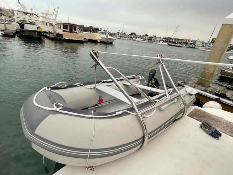 2014-43-cruisers-yachts-430-sport-coupe