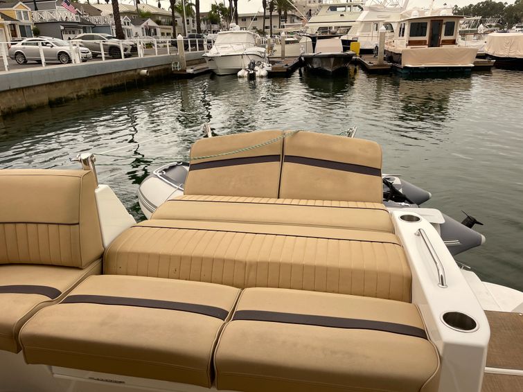 2014-43-cruisers-yachts-430-sport-coupe