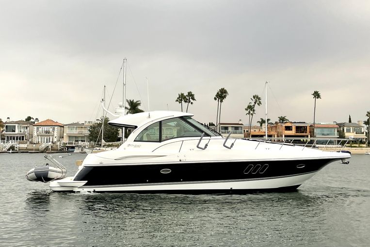 2014-43-cruisers-yachts-430-sport-coupe