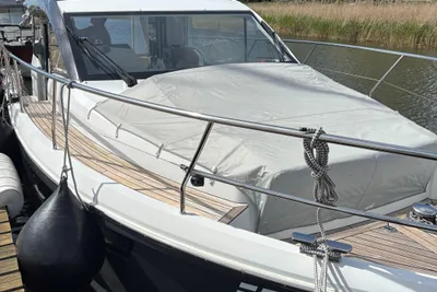 2014 Sealine C330
