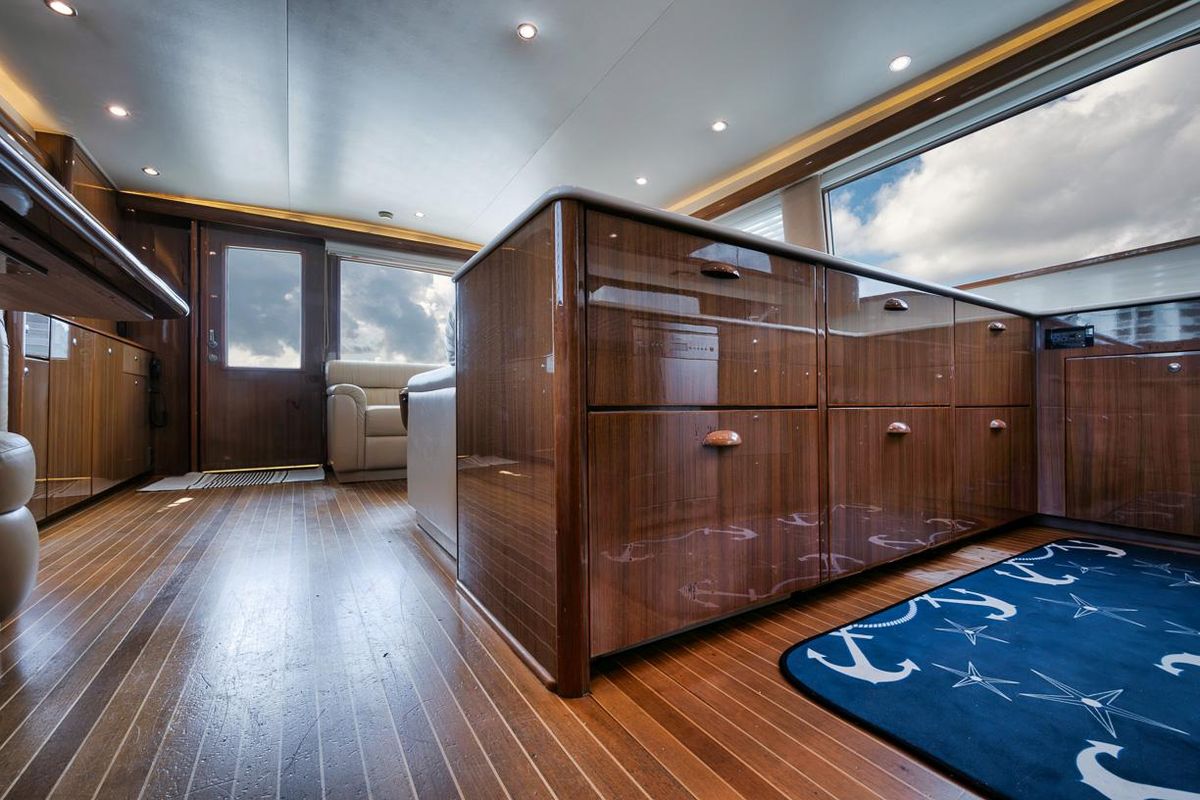 2005 Viking 61 