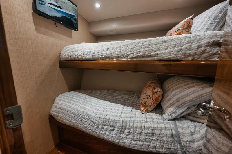 The Good Life Yacht Photos Pics 61 Viking The Good Life- Starboard Forward Stateroom