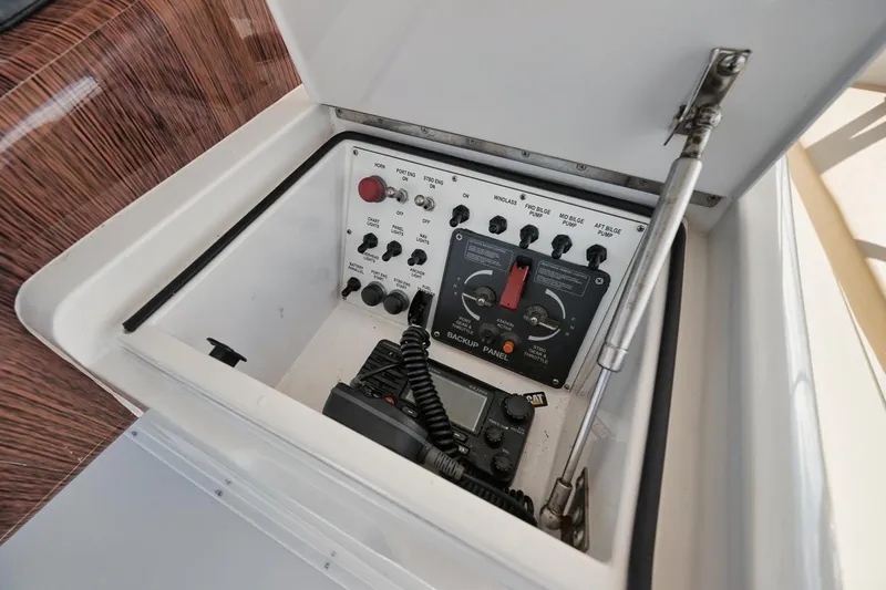 The Good Life Yacht Photos Pics 61 Viking The Good Life- Electronics