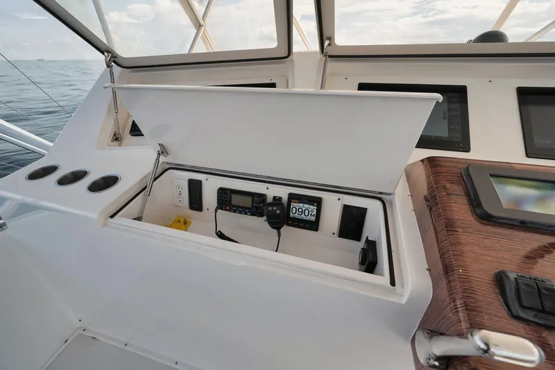 The Good Life Yacht Photos Pics 61 Viking The Good Life- Electronics