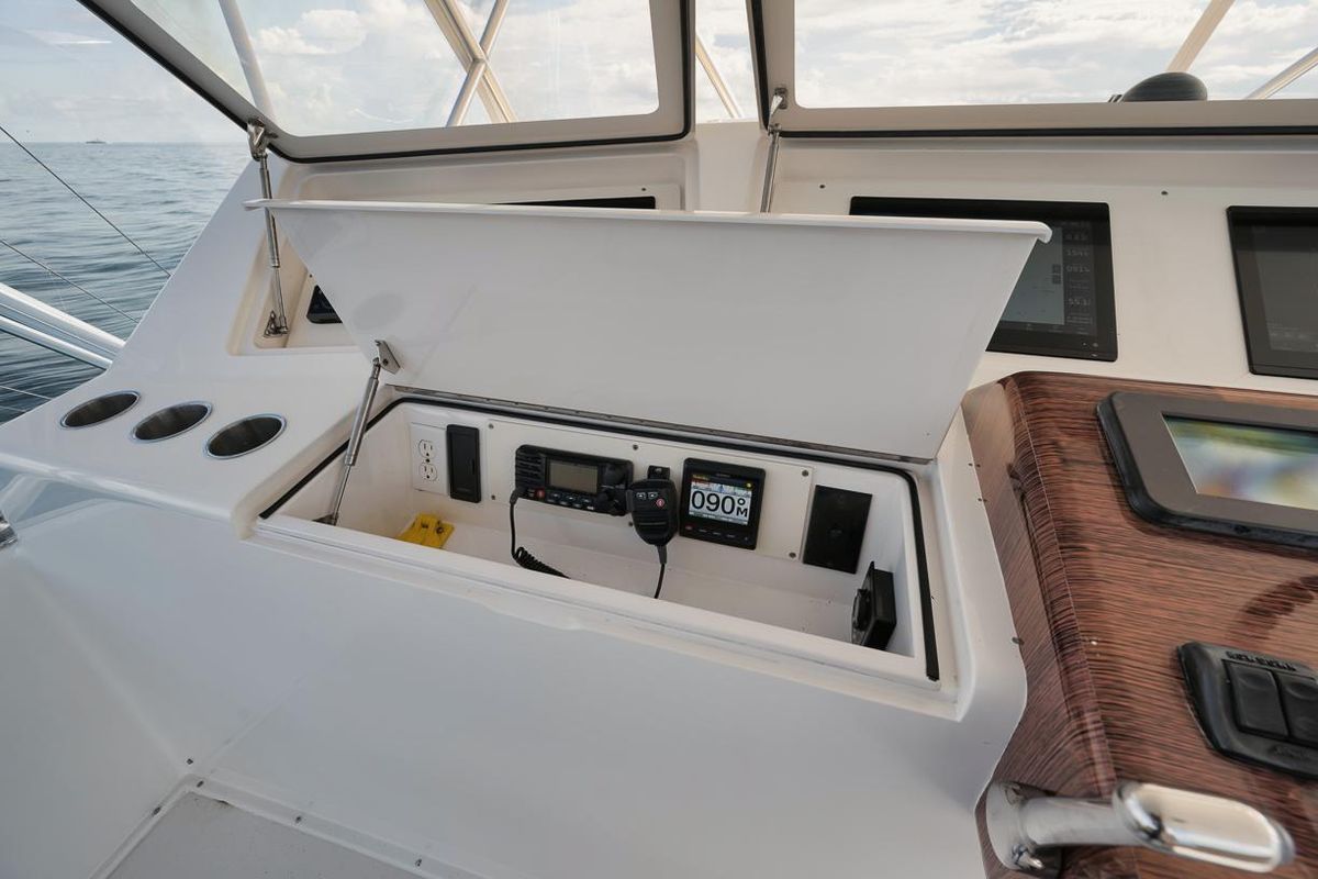 2005 Viking 61 