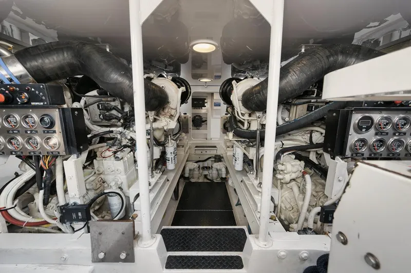 The Good Life Yacht Photos Pics 61 Viking The Good Life- Engine Room