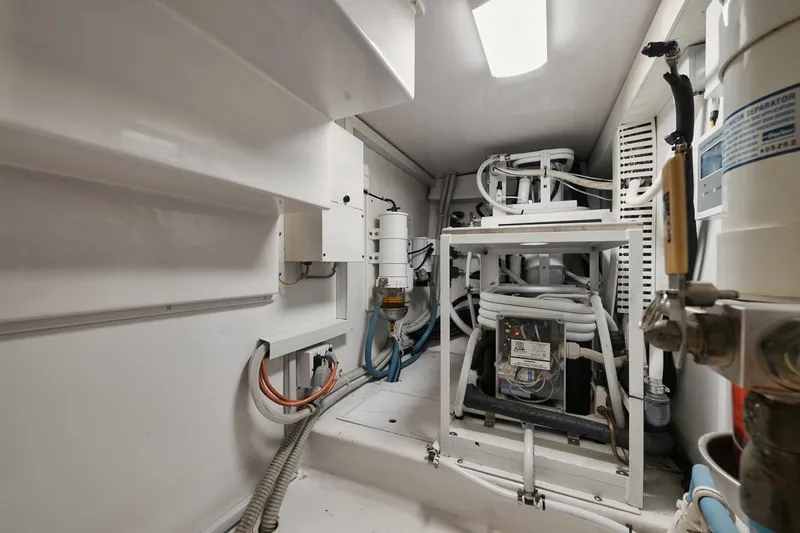 The Good Life Yacht Photos Pics 61 Viking The Good Life- Engine Room