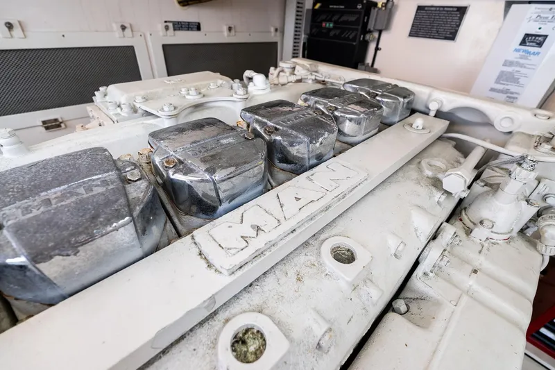 Pescador Yacht Photos Pics Engine of 2004 Cabo 40 Hardtop Express boat, featuring MAN components.