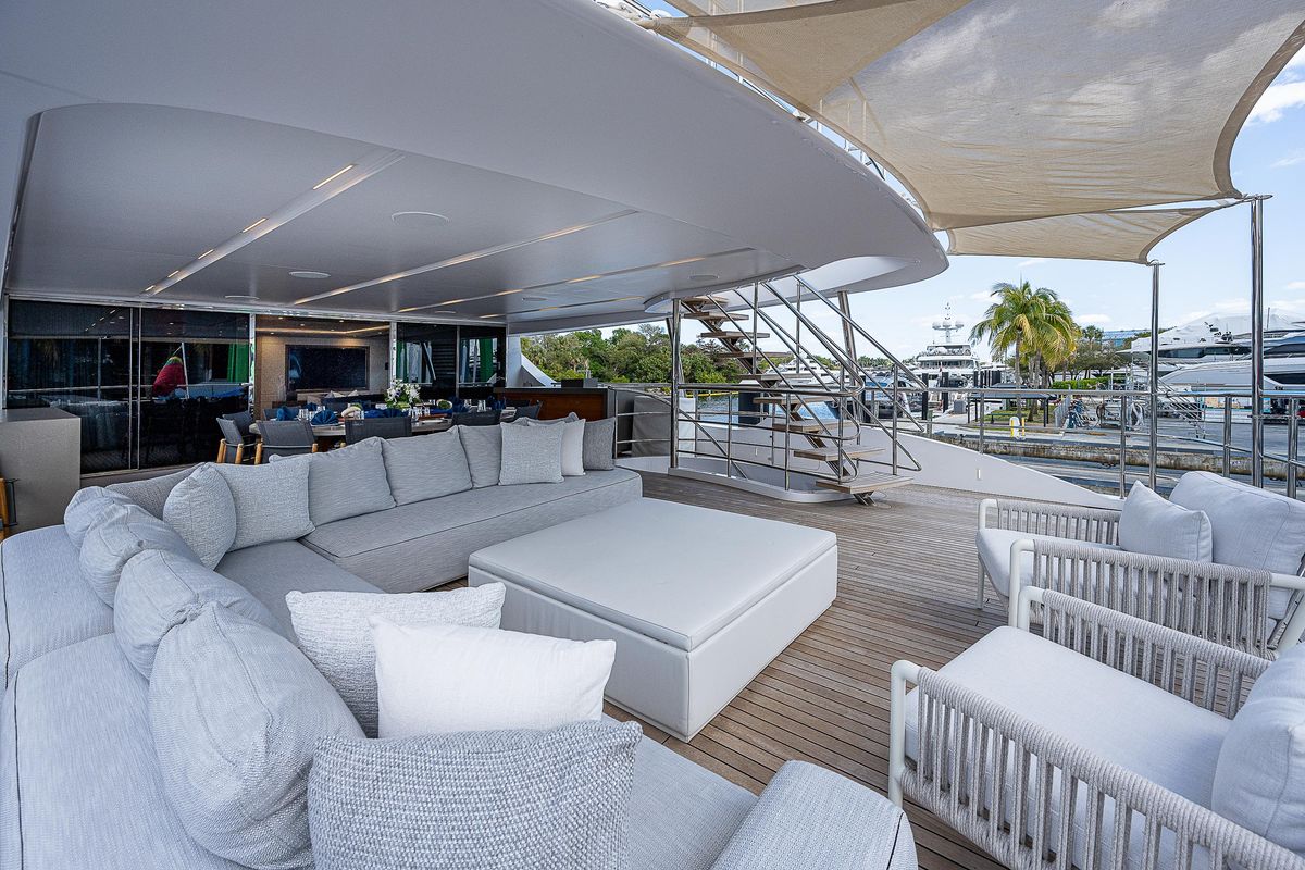 2016 Benetti 132 