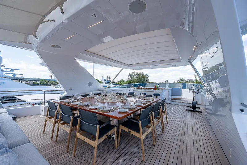 Cofina Yacht Photos Pics Benetti 132 COFINA - Table