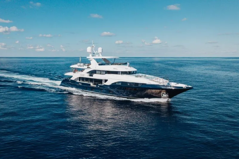 Cofina Yacht Photos Pics Benetti 132 COFINA - Profile