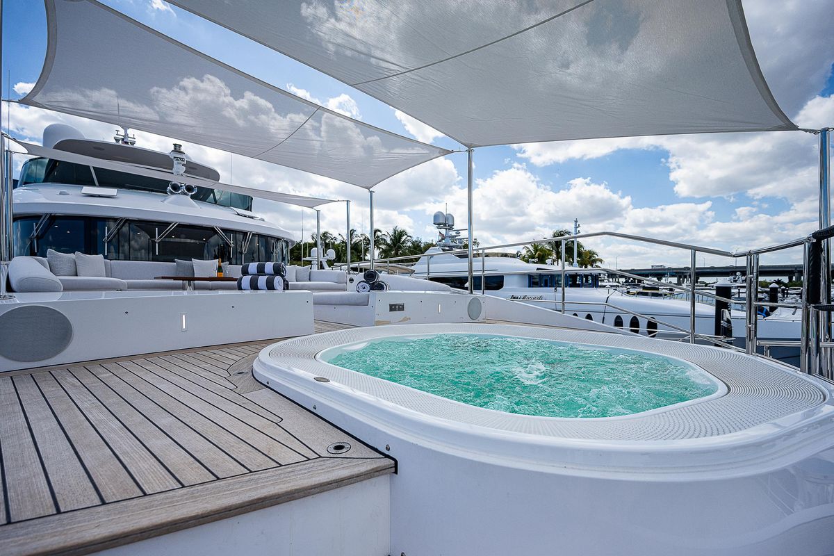 2016 Benetti 132 
