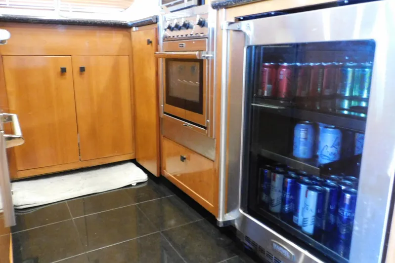 Waterdog Yacht Photos Pics Galley kitchen in 2002 Carver 570 Voyager Pilothouse with fridge and oven.