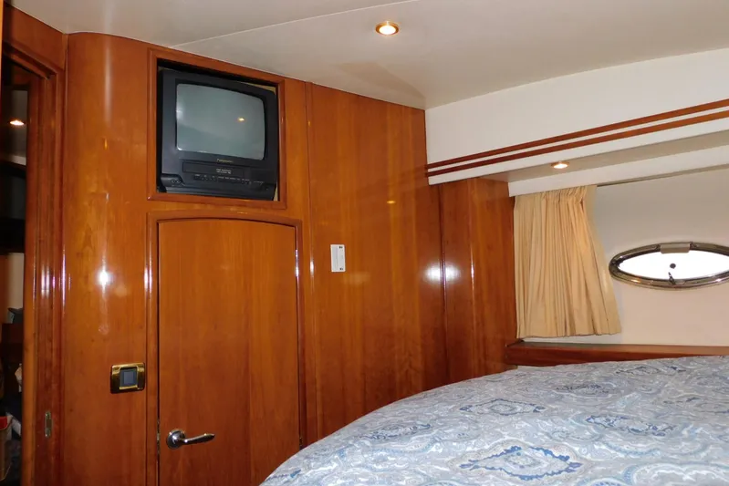 Waterdog Yacht Photos Pics Interior of 2002 Carver 570 Voyager Pilothouse with wood paneling and vintage TV.