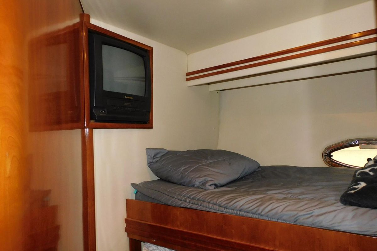 2002 Carver 57 