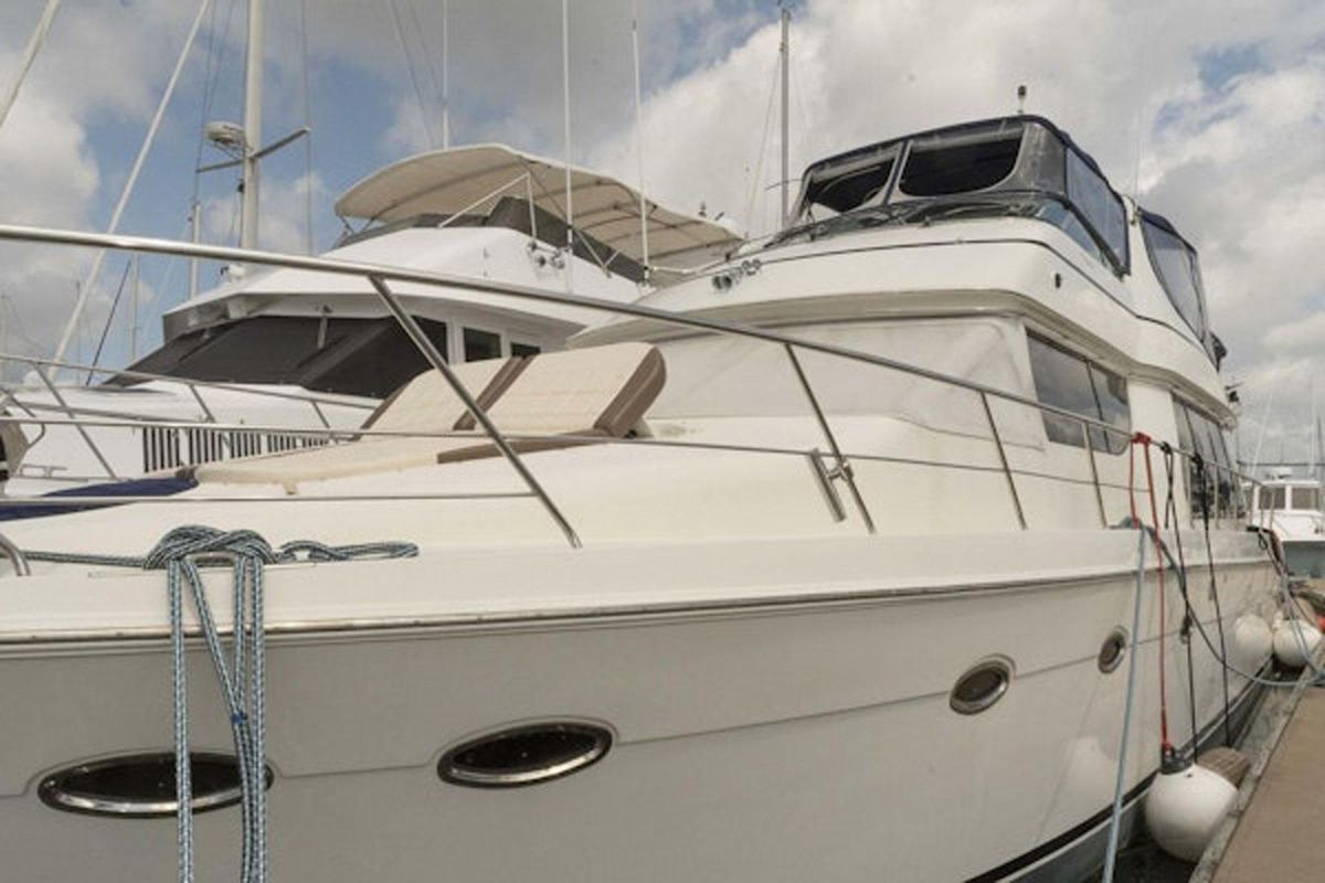 2002 Carver 57 