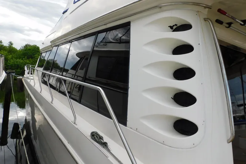 Waterdog Yacht Photos Pics 2002 Carver 570 Voyager Pilothouse yacht with sleek windows and modern design.