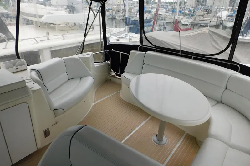 Waterdog Yacht Photos Pics Luxurious seating area on 2002 Carver 570 Voyager Pilothouse yacht.