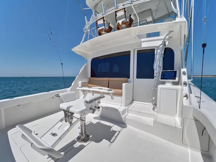  Yacht Photos Pics 2007 Viking Convertible yacht with mezzanine, featuring spacious deck and seating area.