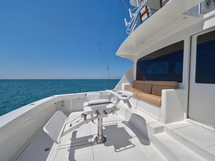  Yacht Photos Pics 2007 Viking Convertible yacht with mezzanine, featuring spacious deck and ocean view.