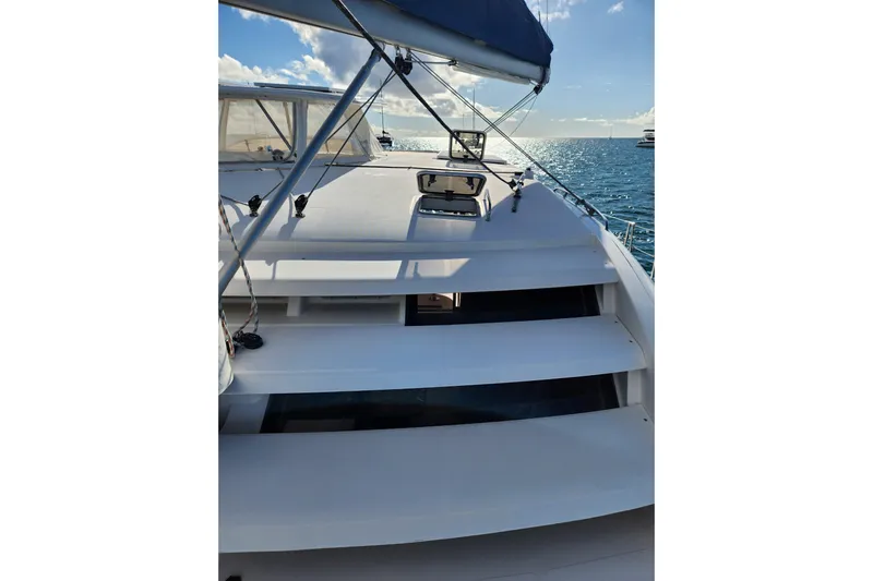 Leopard 46 Yacht Photos Pics 2009 Leopard 46 catamaran deck with ocean view and clear sky.