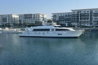 Hatteras 105 Motor Yacht