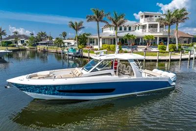 Boston Whaler 420 Outrage