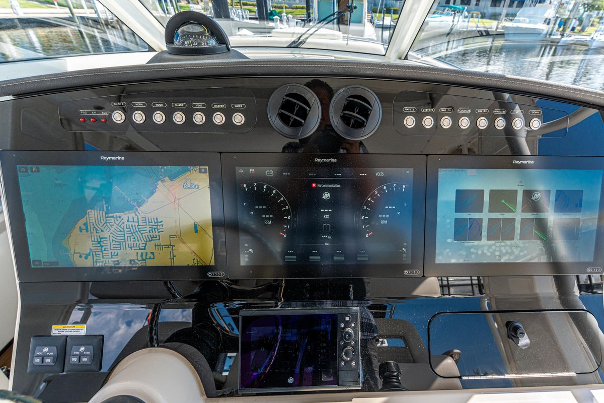 2019 Boston Whaler 42 