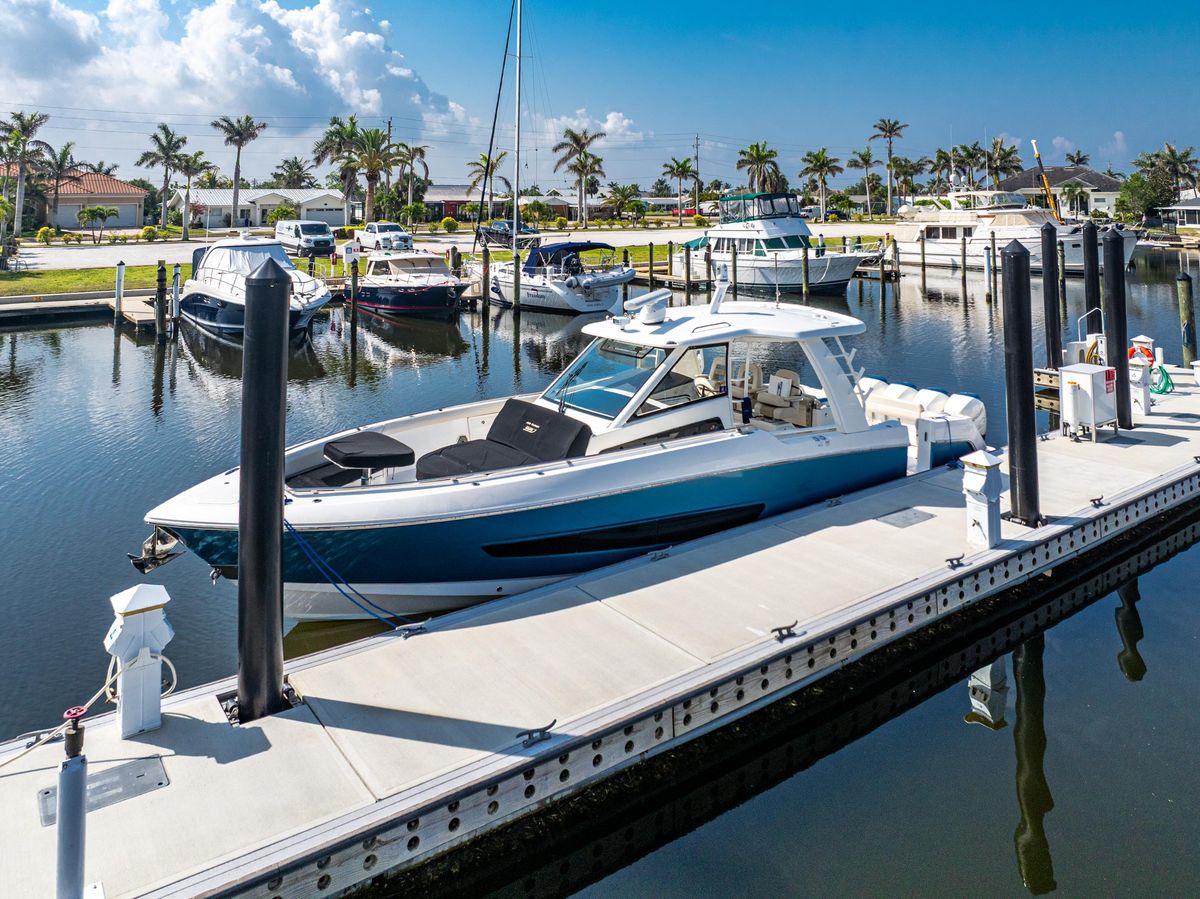 2019 Boston Whaler 42 