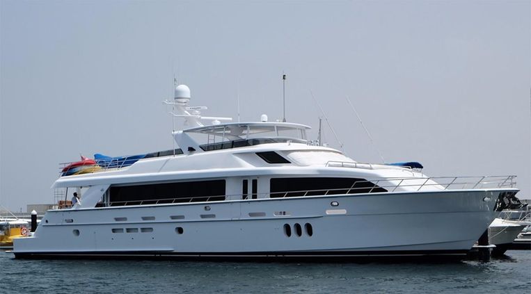 2011-105-hatteras-105-motor-yacht