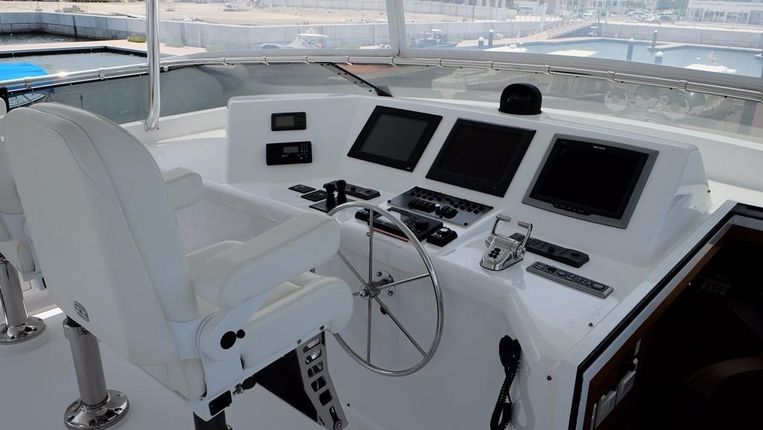 2011-105-hatteras-105-motor-yacht