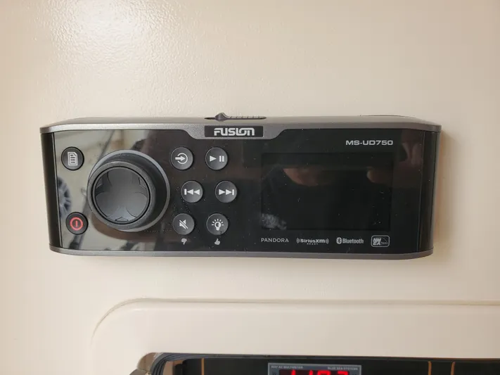  Yacht Photos Pics Fusion MS-UD750 stereo on 2017 Grady-White Canyon 336.