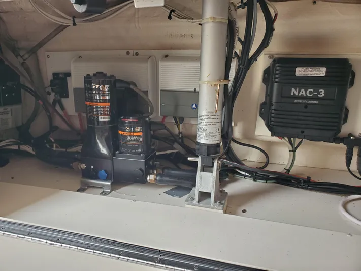  Yacht Photos Pics Electronics system in 2017 Grady-White Canyon 336 boat.