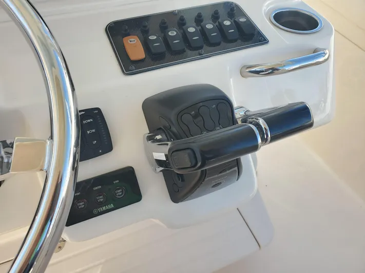  Yacht Photos Pics Control console of a 2017 Grady-White Canyon 336 boat.