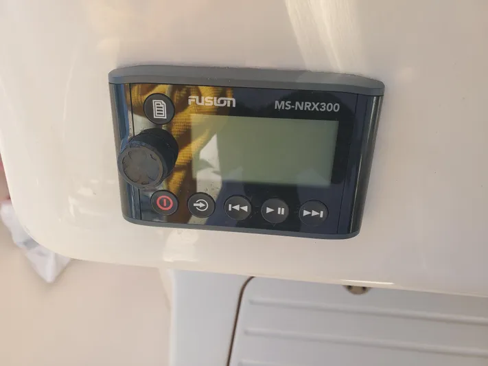  Yacht Photos Pics Fusion MS-NRX300 stereo on 2017 Grady-White Canyon 336.