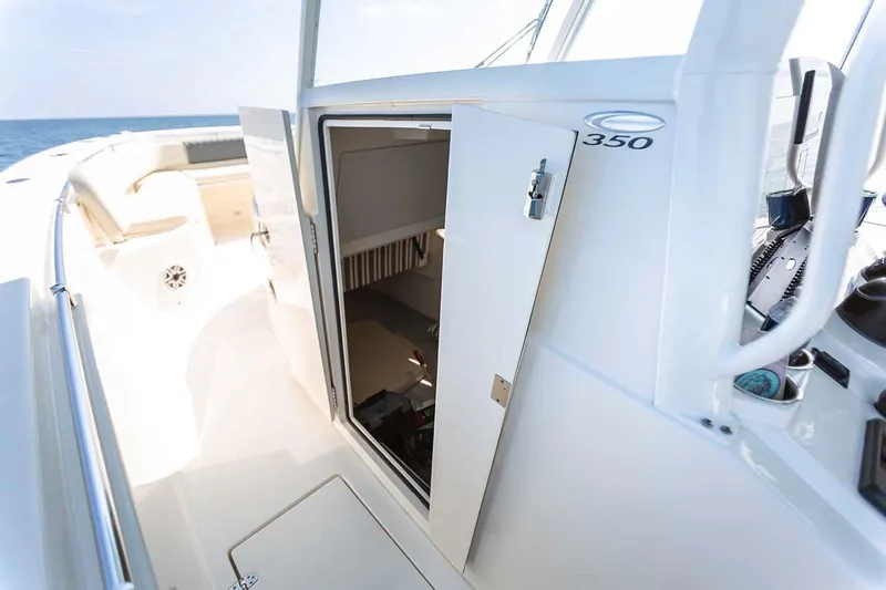  Yacht Photos Pics Manufacturer Provided Image