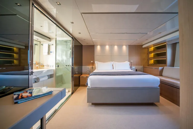 Squalo Yacht Photos Pics 