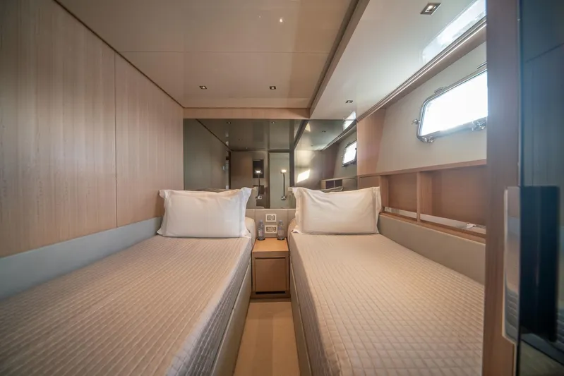 Squalo Yacht Photos Pics 