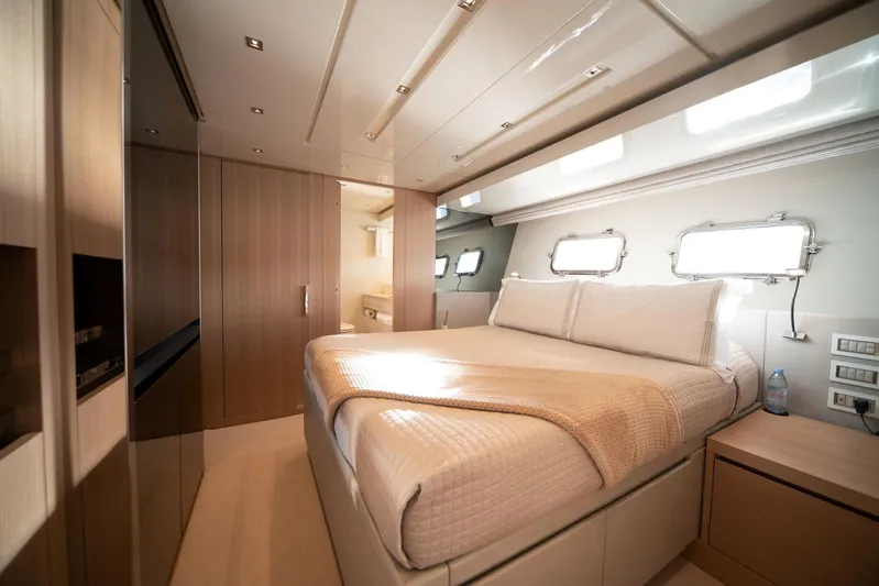 Squalo Yacht Photos Pics 