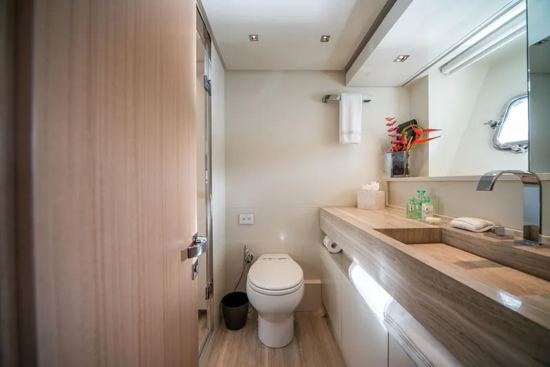 Squalo Yacht Photos Pics 